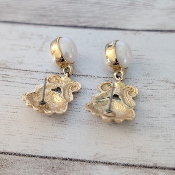 Vintage Stud Earrings Gold Tone & Faux Pearl Regal - Picture 5 of 7